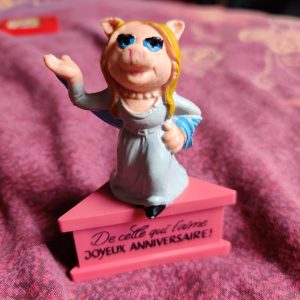 Ancienne figurine Piggy La Cochonne sur socle Schleich 1980 Muppets Show Peggy